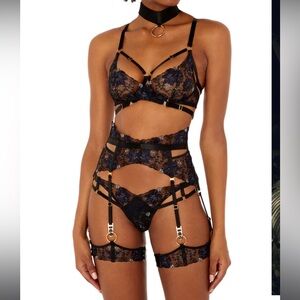 SOLD NWT Bordelle Vita Black Embroidered Suspender Garter Small 24k gold